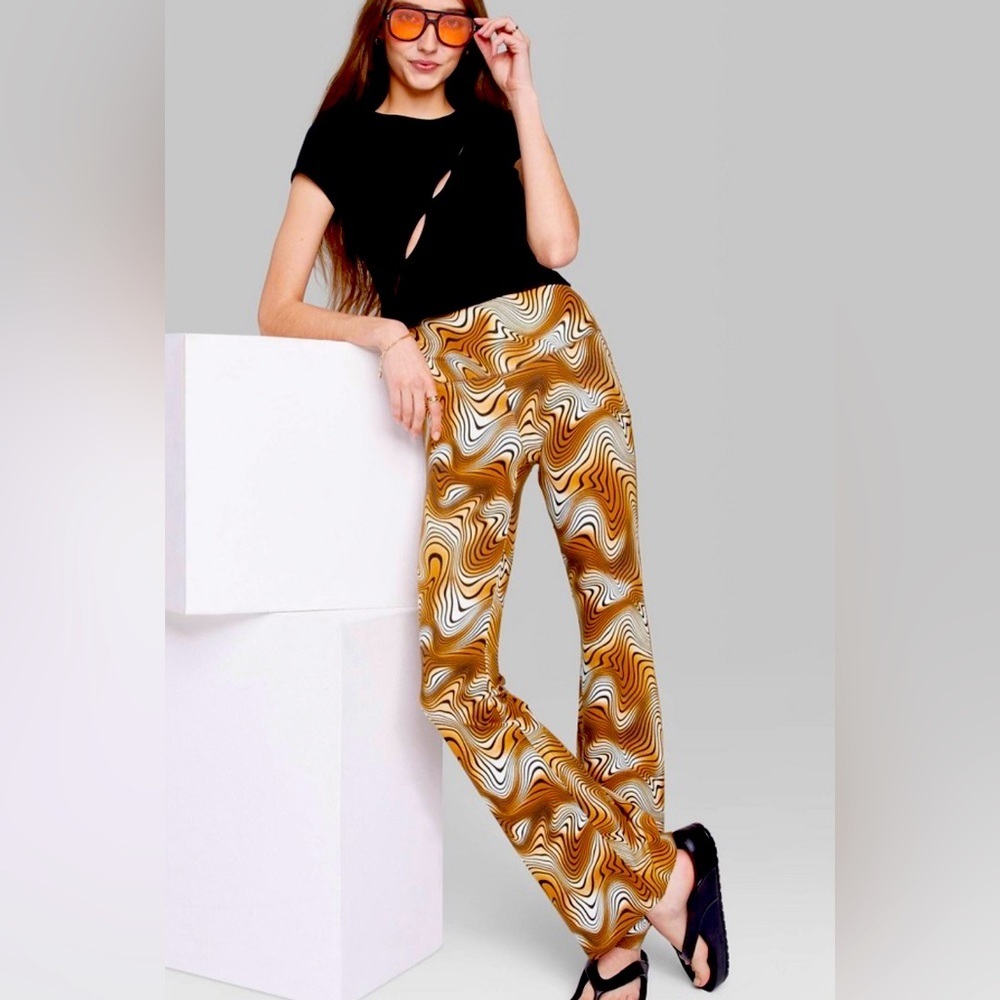 Wild Fable Geometric Flare Legging NWT!